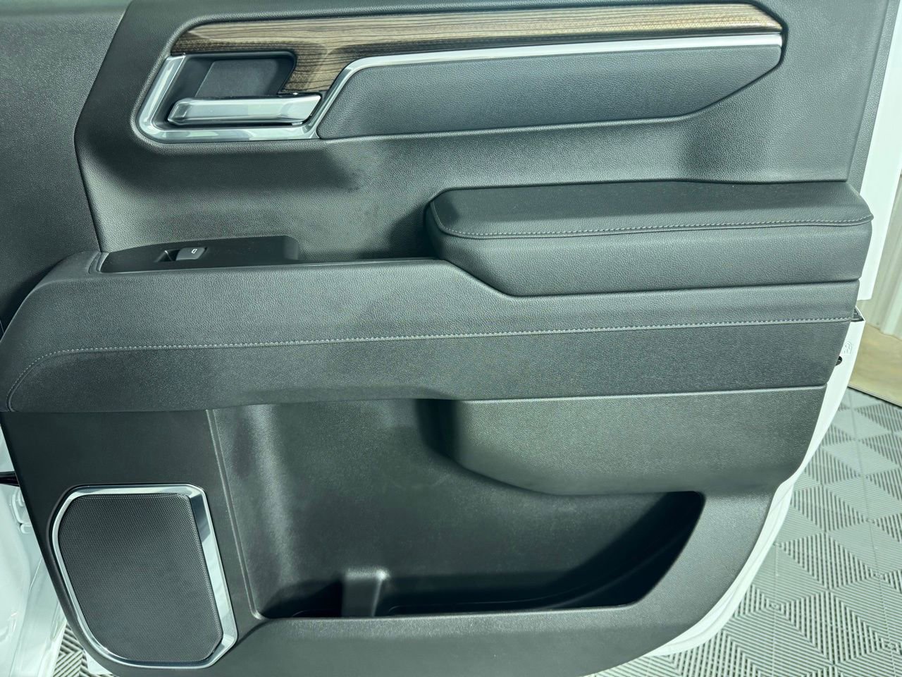 Used 2025 Chevrolet Silverado 1500 LT Trail Boss w/ Convenience Package II image 24