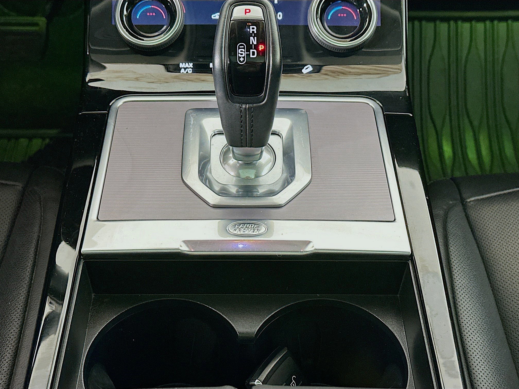 Used 2023 Land Rover Range Rover Evoque SE image 14
