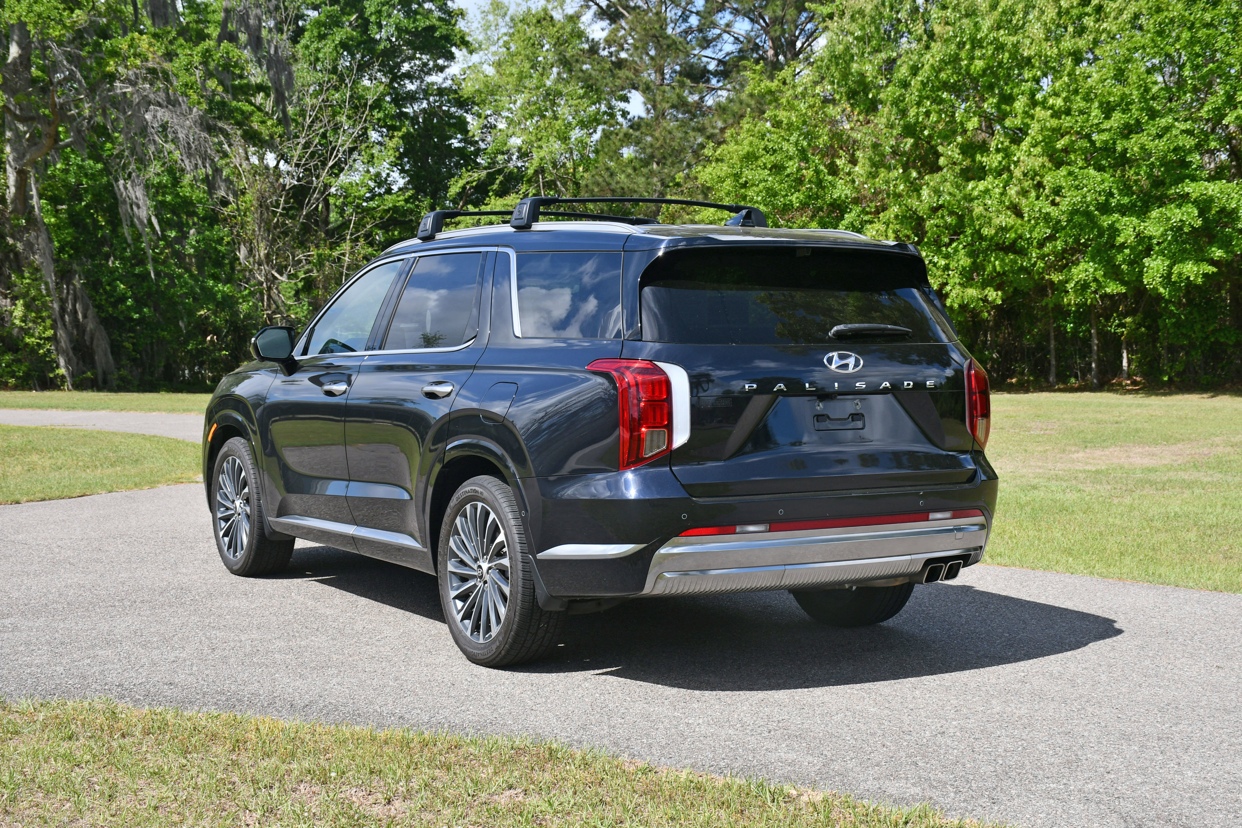 Used 2023 Hyundai Palisade Calligraphy image 3