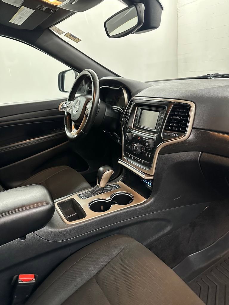 Used 2017 Jeep Grand Cherokee Laredo w/ Quick Order Package 23E AWD/4WD image 35