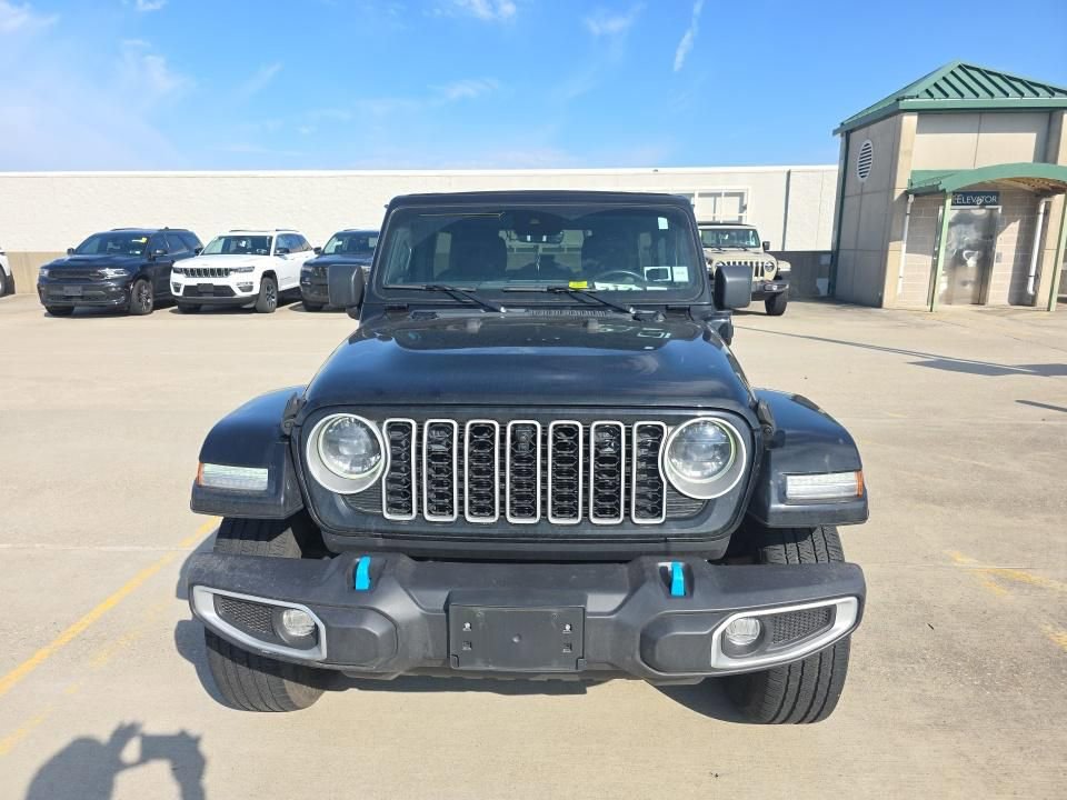 Used 2024 Jeep Wrangler Unlimited Sahara w/ Technology Group image 2