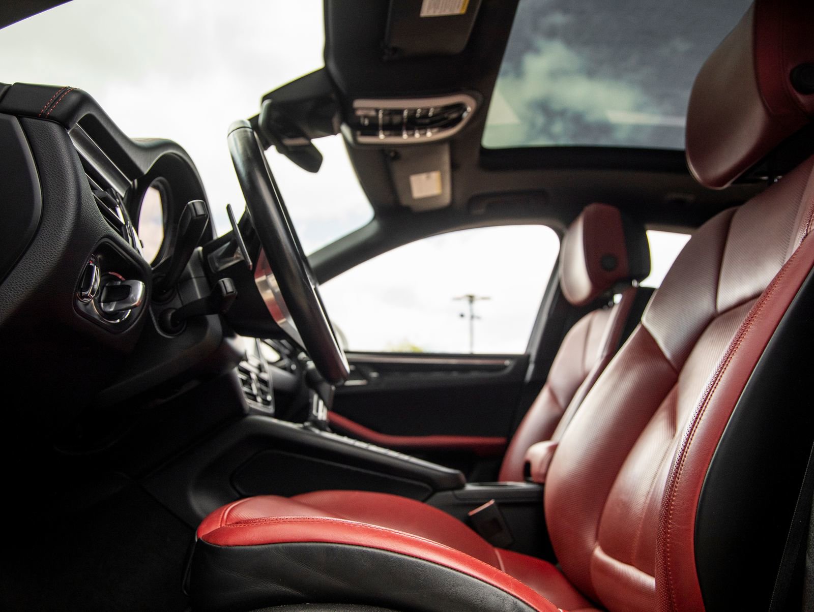 Used 2020 Porsche Macan image 24