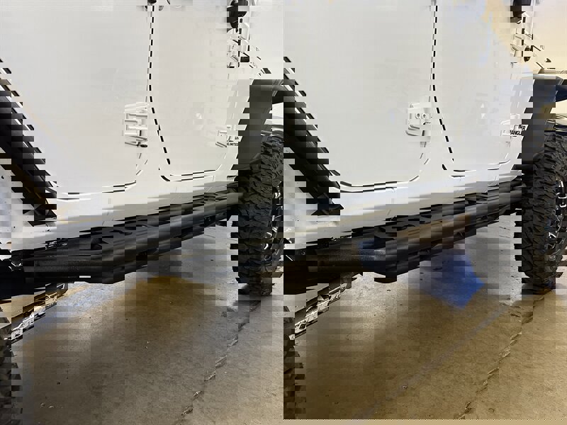 Used 2015 Jeep Wrangler Unlimited Rubicon w/ Connectivity Group image 40