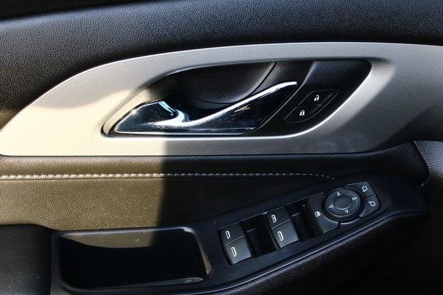 Used 2022 Chevrolet Traverse LT image 11