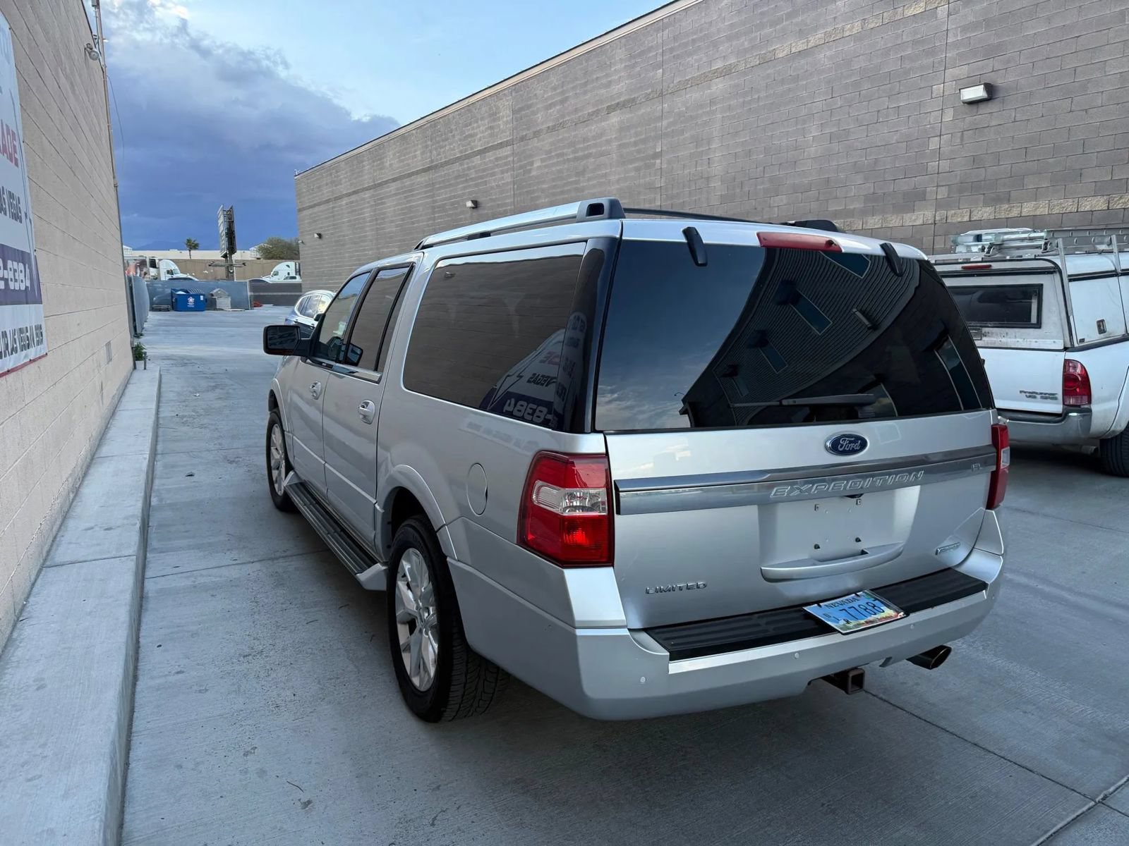 Used 2017 Ford Expedition EL Limited RWD image 6