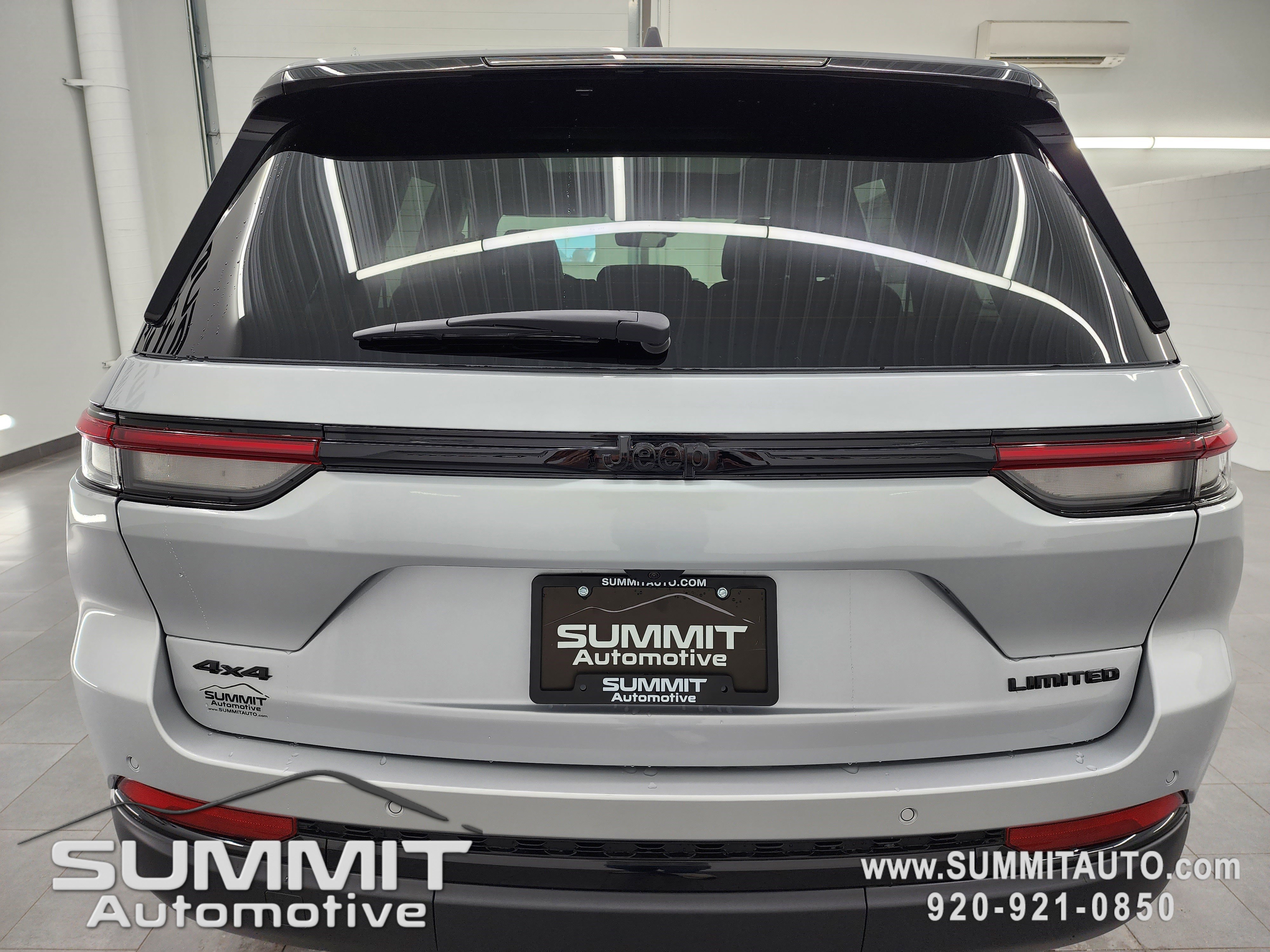 New 2025 Jeep Grand Cherokee Limited w/ Black Appearance Package image 30