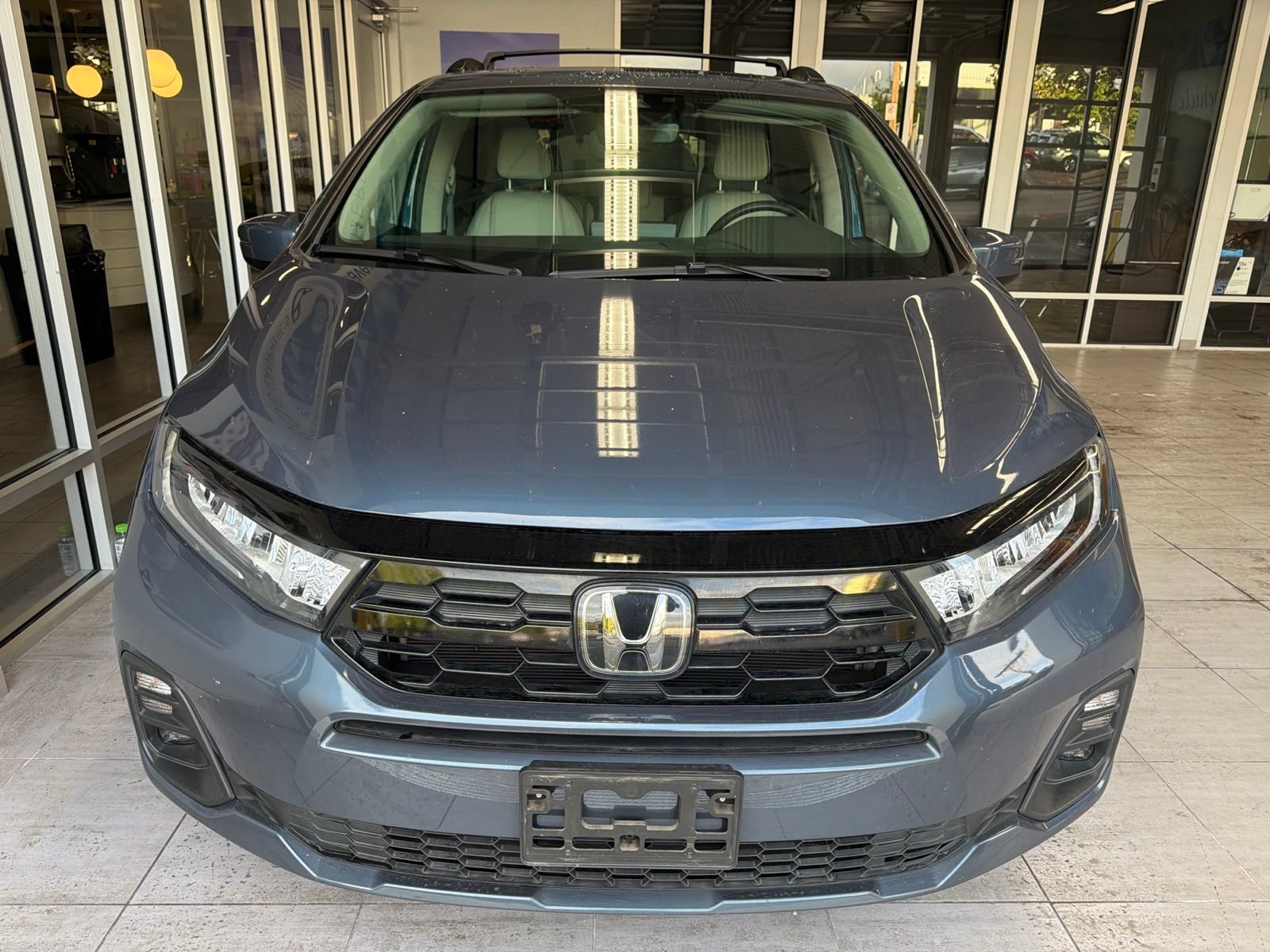Used 2025 Honda Odyssey Touring image 2