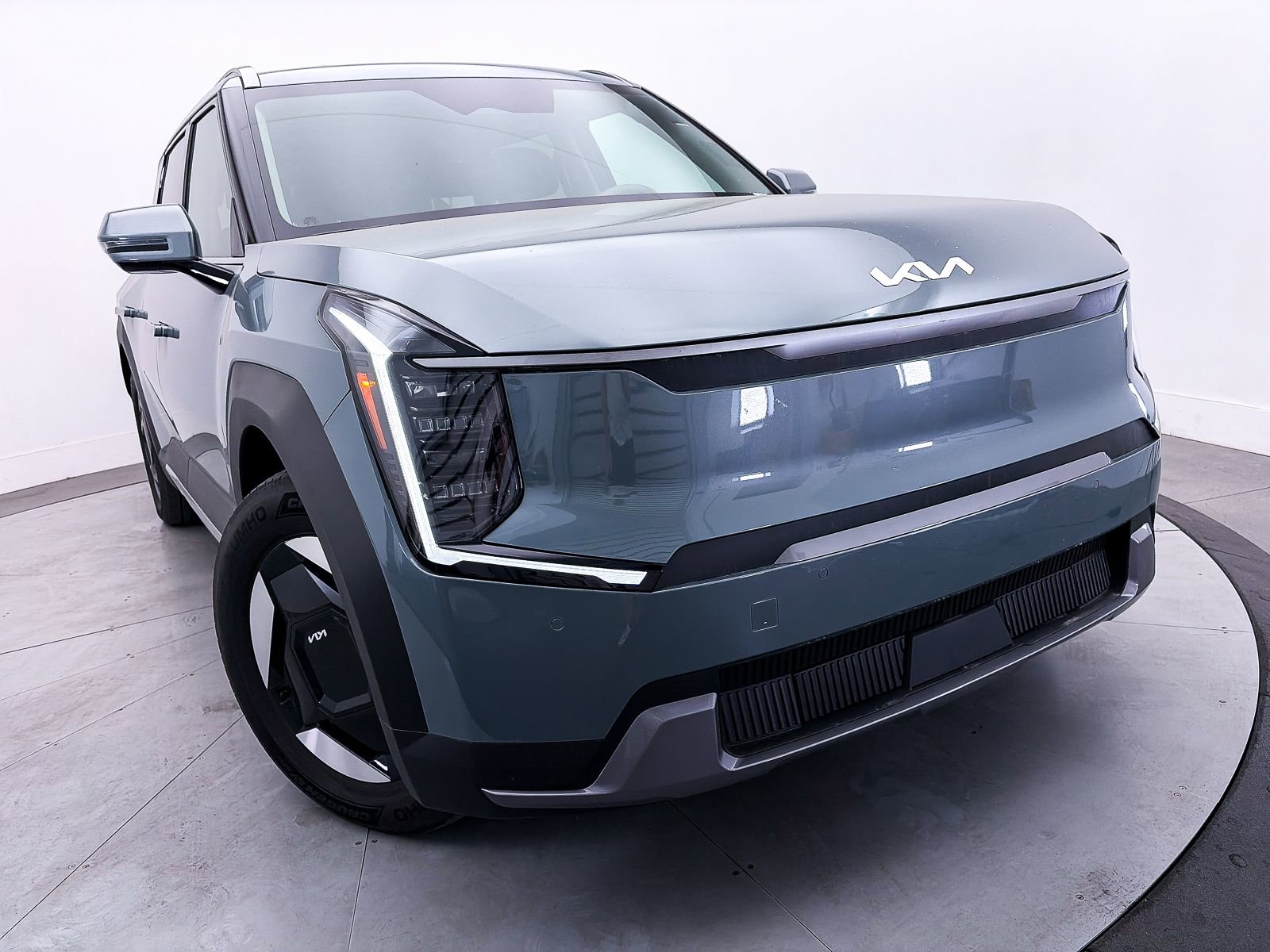 Used 2024 Kia EV9 Wind image 8