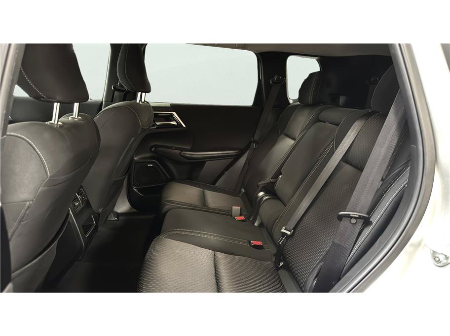 Used 2025 Mitsubishi Outlander ES FWD image 18