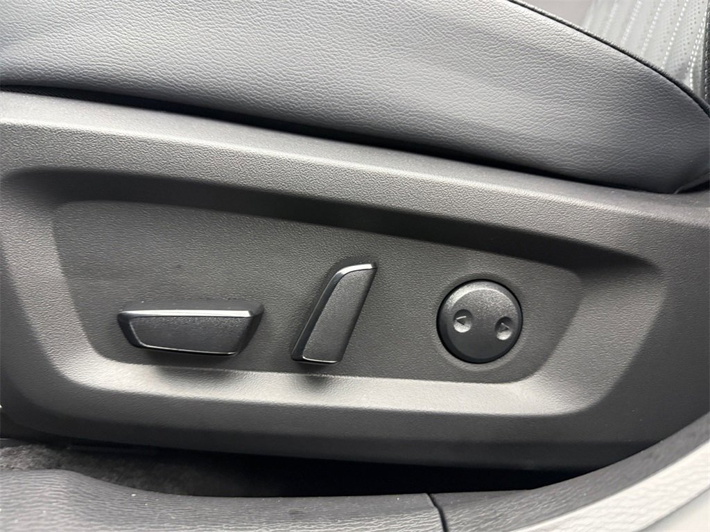 New 2026 Mitsubishi Outlander SEL image 13