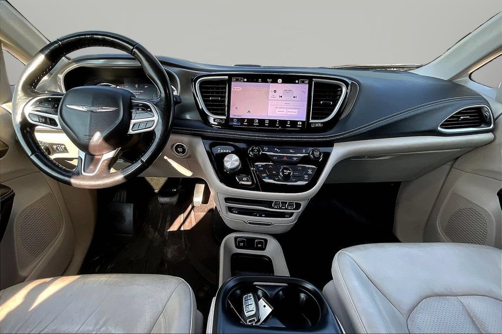 Used 2021 Chrysler Pacifica Touring-L w/ Uconnect Theater Family Group FWD image 7
