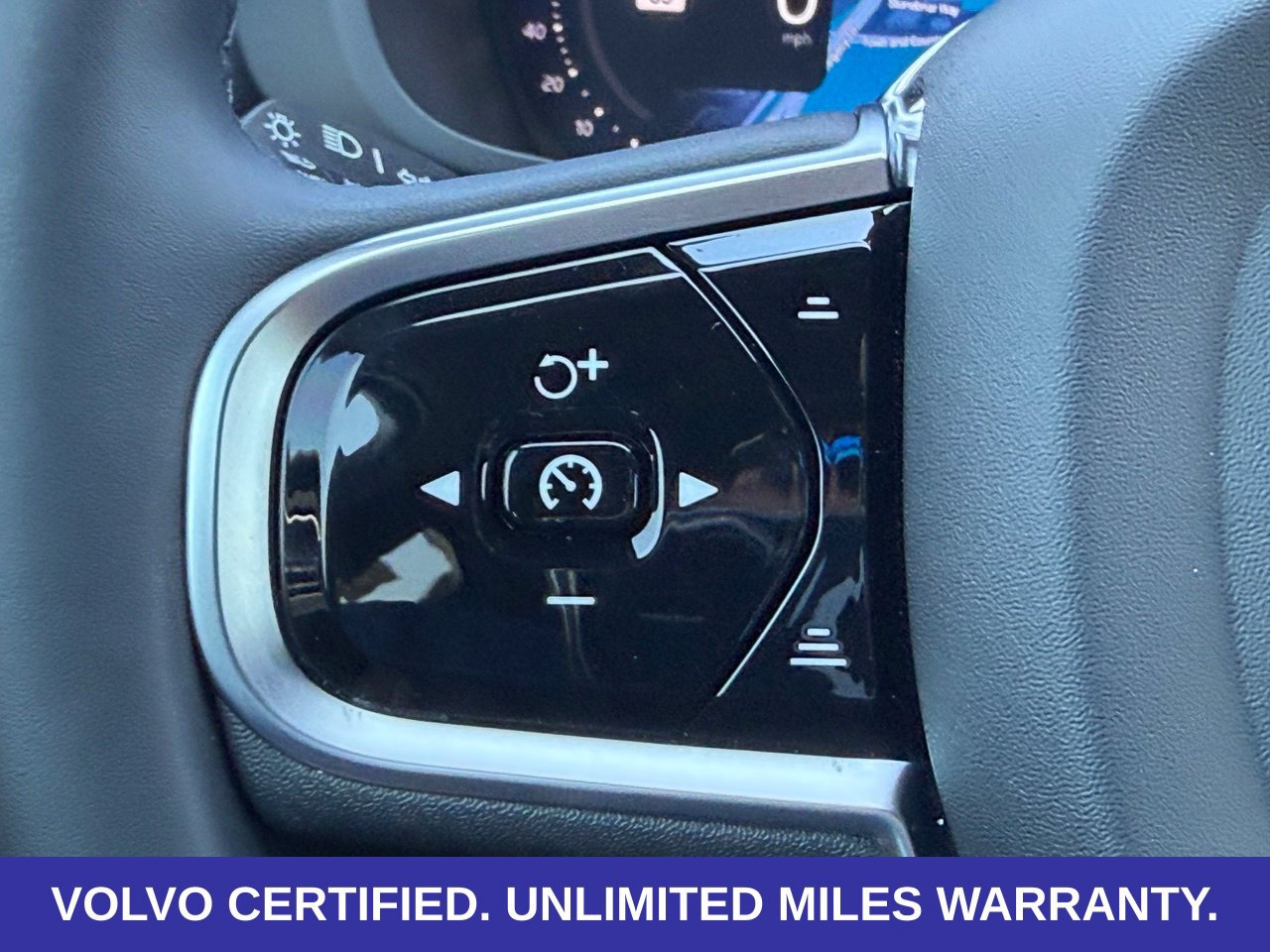 Certified 2024 Volvo XC60 T8 Plus w/ Protection Package Premier AWD/4WD image 18
