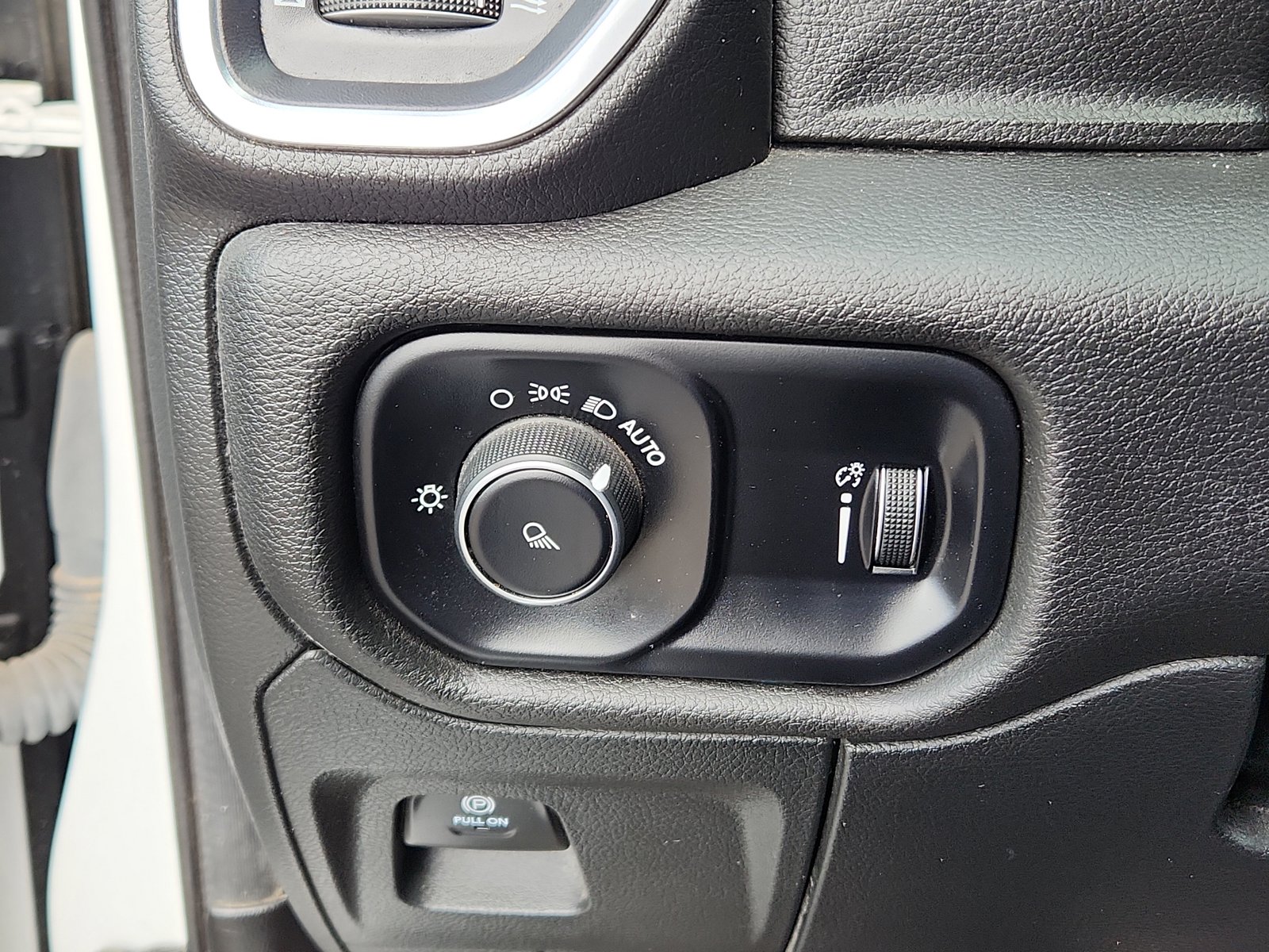 Used 2024 RAM 1500 Laramie RWD image 20