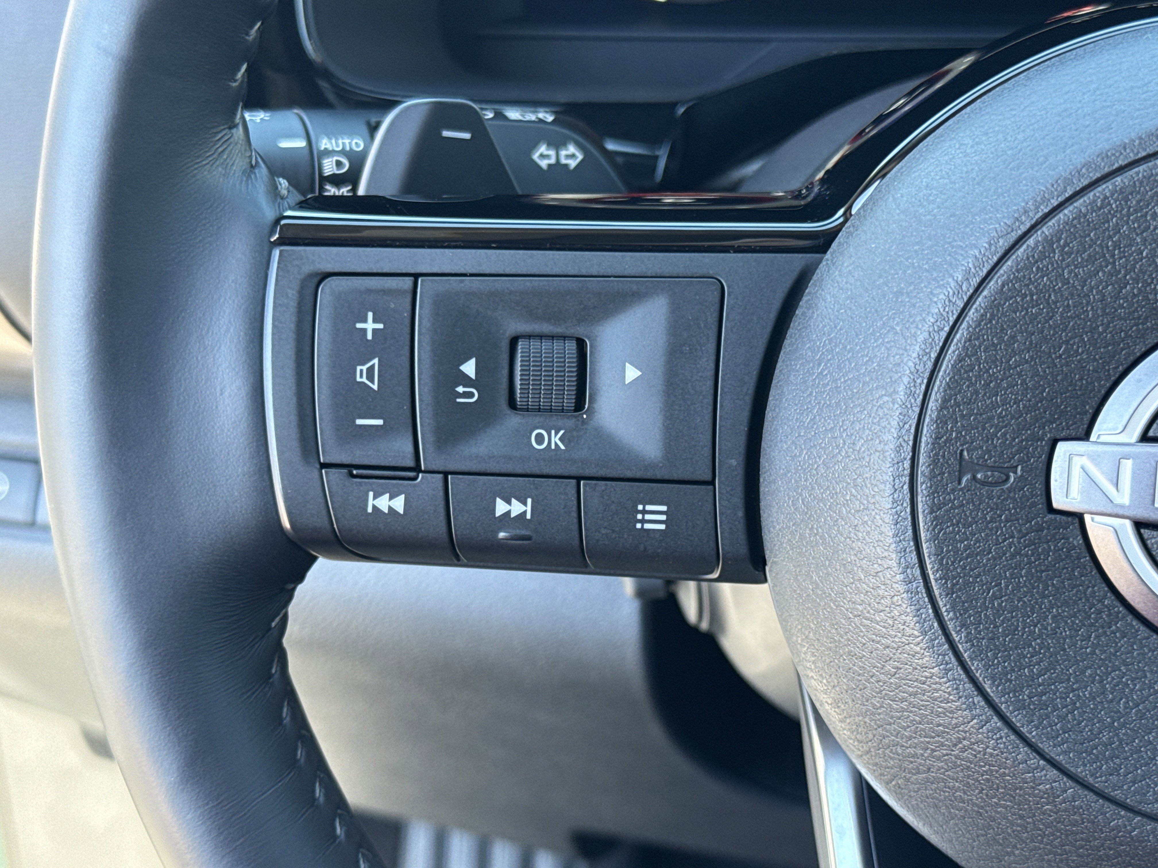 Used 2023 Nissan Pathfinder Platinum image 31