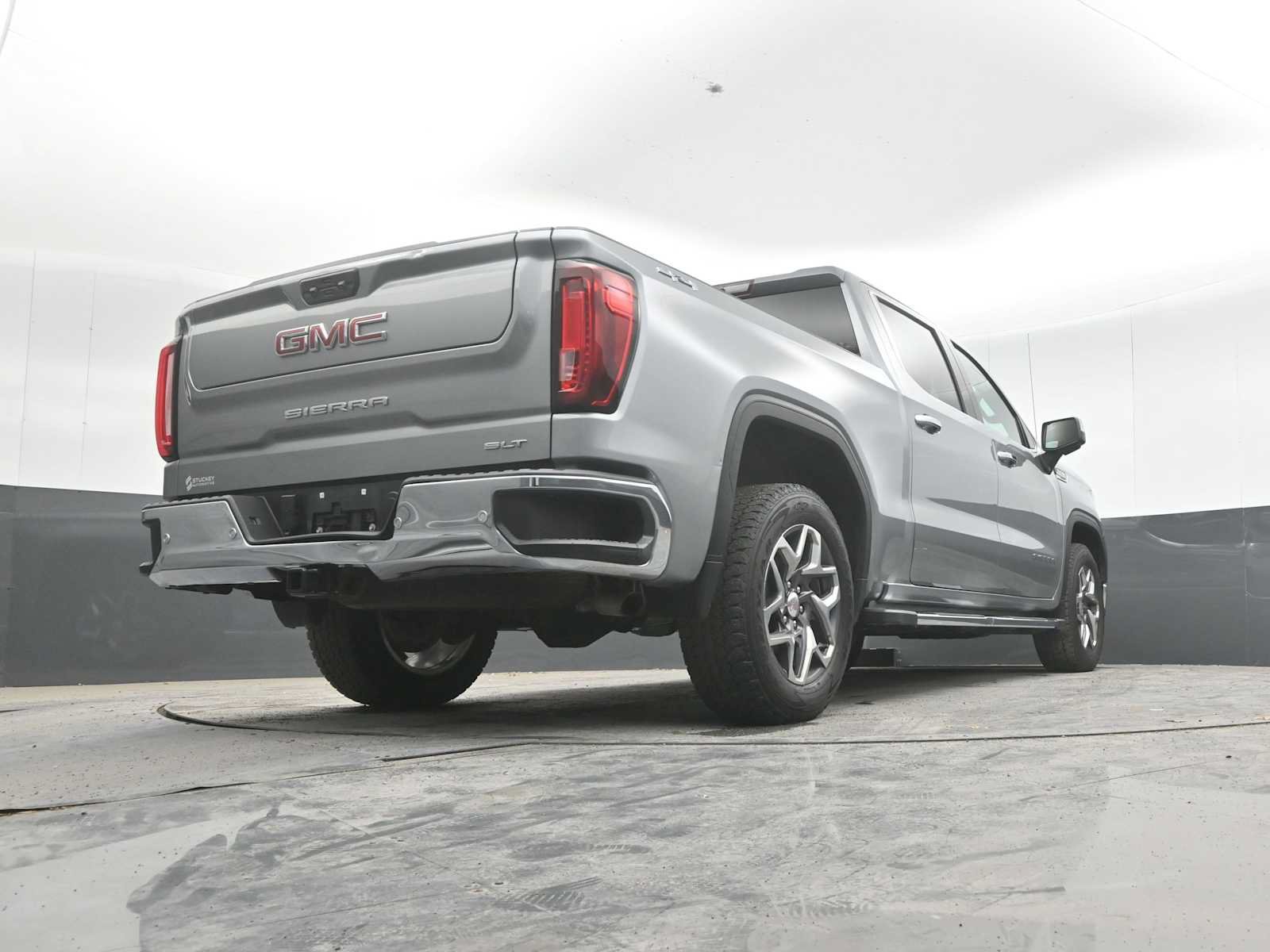 Used 2024 GMC Sierra 1500 SLT w/ SLT Premium Plus Package AWD/4WD image 33