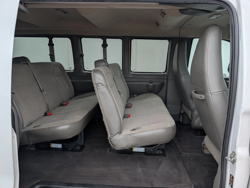 Used 2020 Chevrolet Express 3500 LT w/ LT Preferred Equipment Group RWD image 17