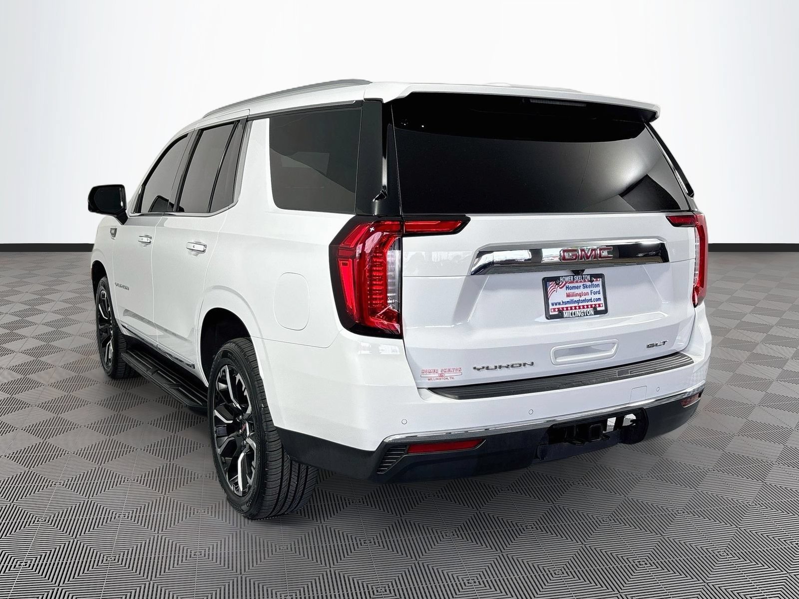 Used 2023 GMC Yukon SLT w/ SLT Luxury Package RWD image 5