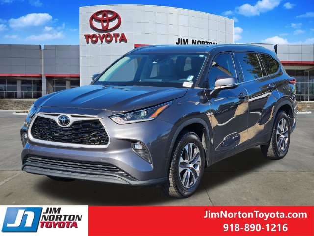 Used 2021 Toyota Highlander XLE FWD image 3