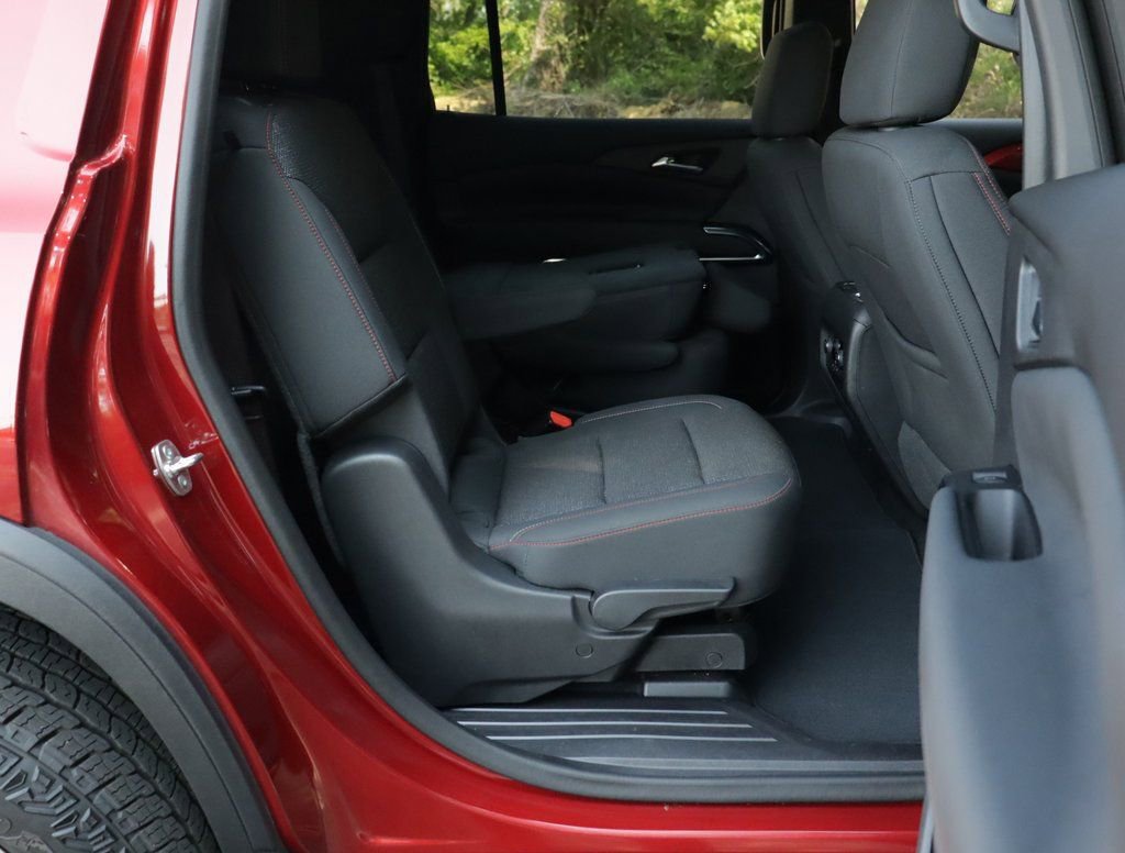 Used 2024 Chevrolet Traverse Z71 image 32