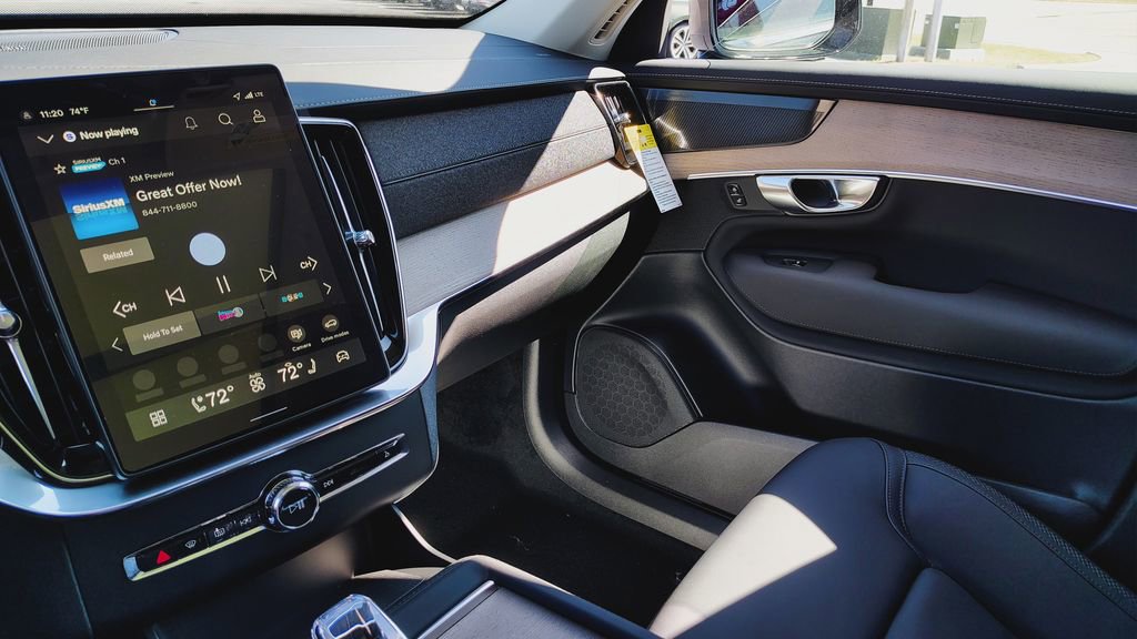 New 2026 Volvo XC90 B6 Plus w/ Protection Package Premier image 23