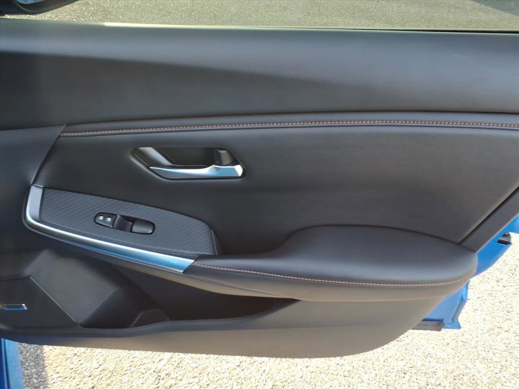 Used 2023 Nissan Sentra SR w/ SR Premium Package FWD image 16