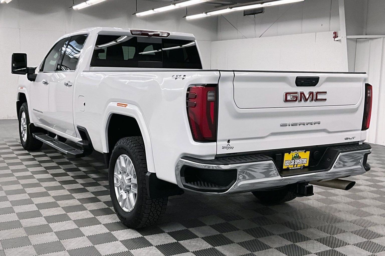 Used 2024 GMC Sierra 3500 SLT w/ SLT Premium Package AWD/4WD image 3