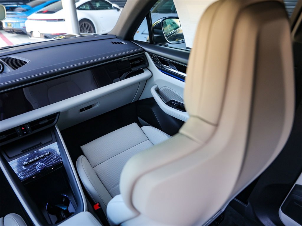 New 2025 Porsche Macan 4 Electric image 35