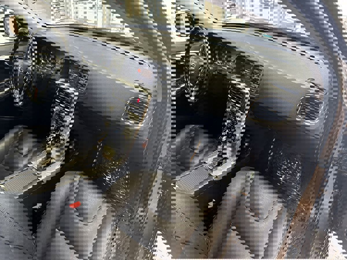 Used 2018 Volvo V60 T5 Cross Country w/ Convenience Package image 21