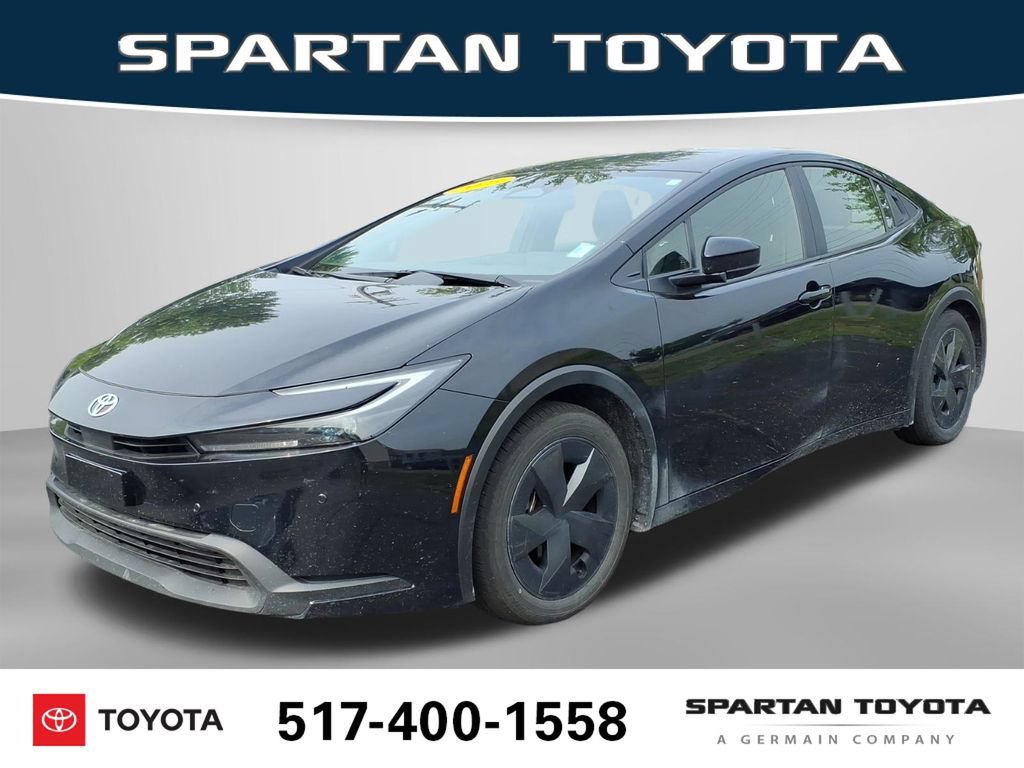 Used 2025 Toyota Prius LE FWD image 1