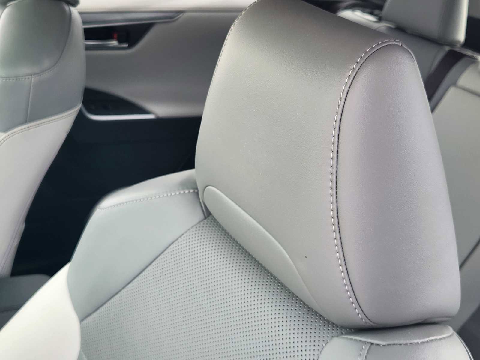 Used 2019 Toyota RAV4 Limited image 15