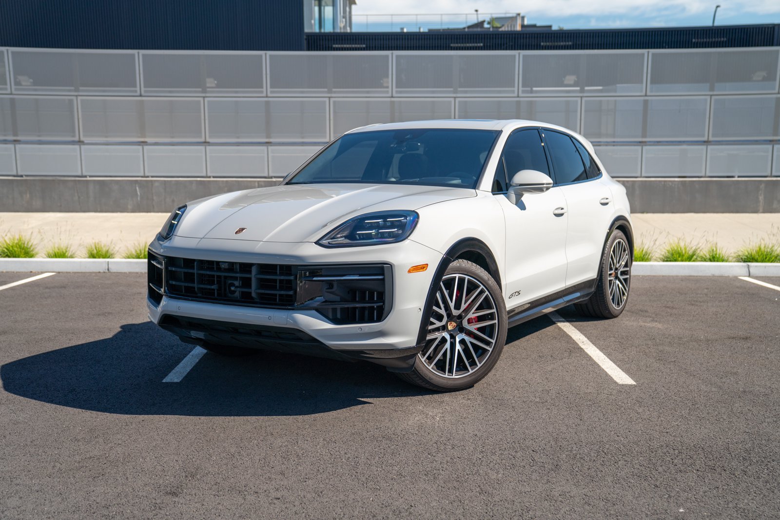 Certified 2025 Porsche Cayenne GTS AWD/4WD image 1