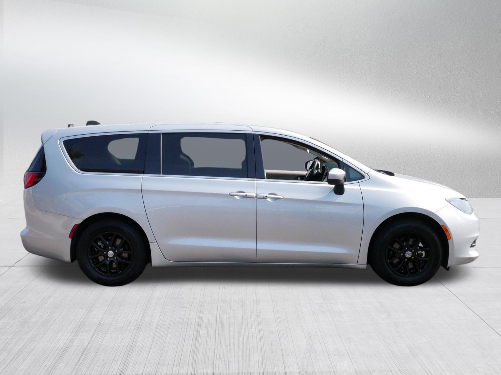 Used 2023 Chrysler Voyager LX FWD image 8