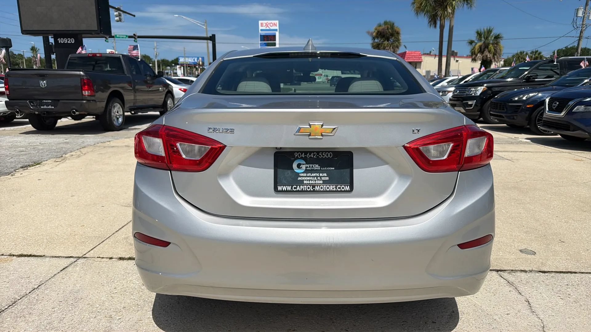 Used 2017 Chevrolet Cruze LT FWD image 4