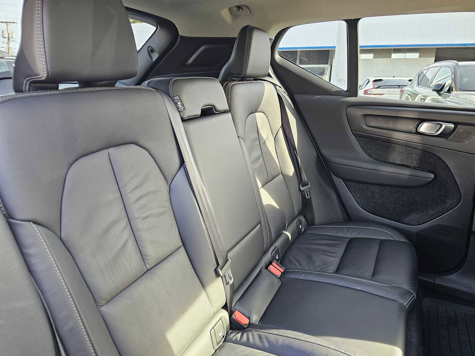 Used 2023 Volvo XC40 B4 Plus w/ Protection Package Premier image 13