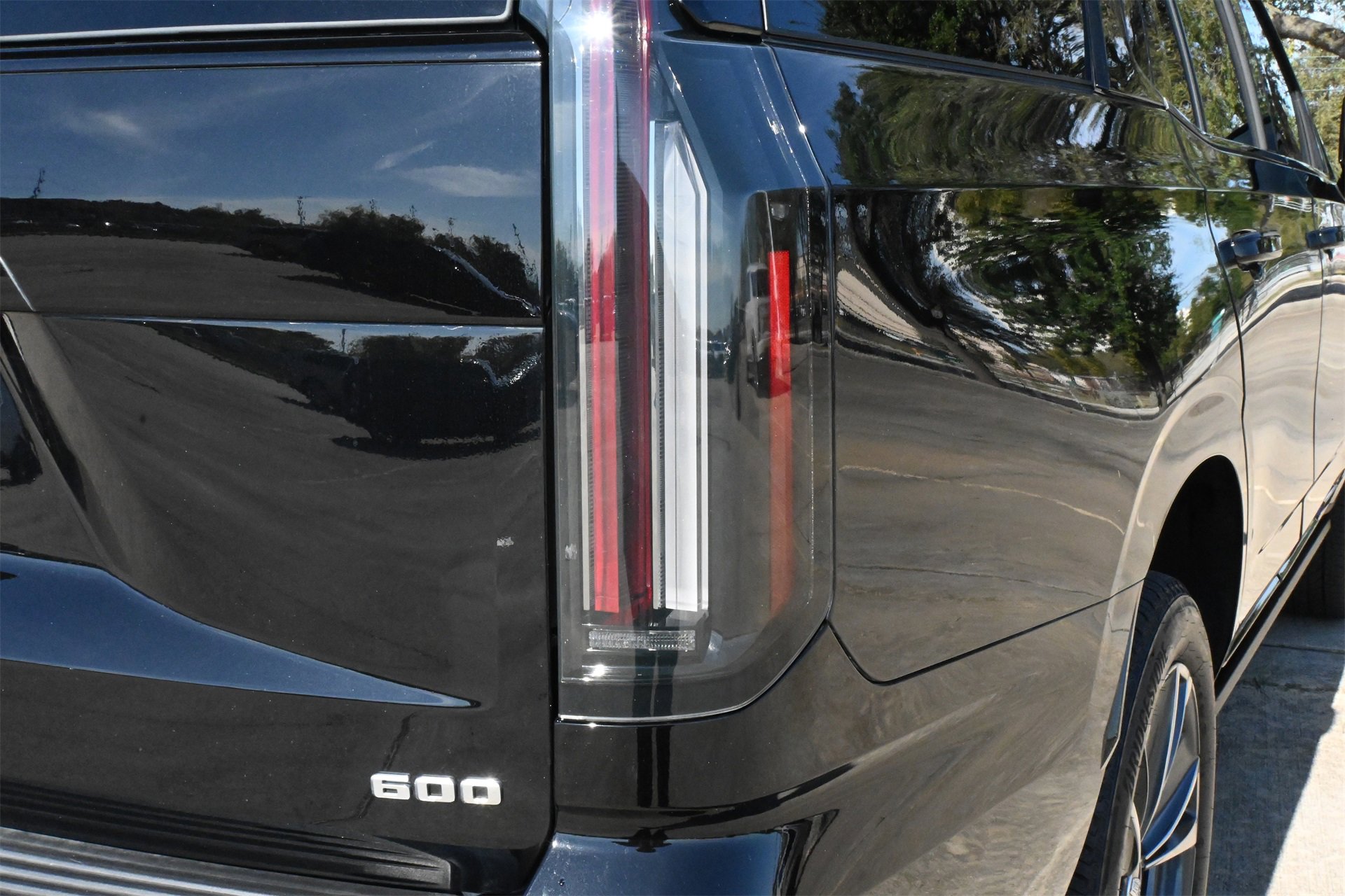 Certified 2025 Cadillac Escalade Sport w/ LPO, Floor Liner Package image 23