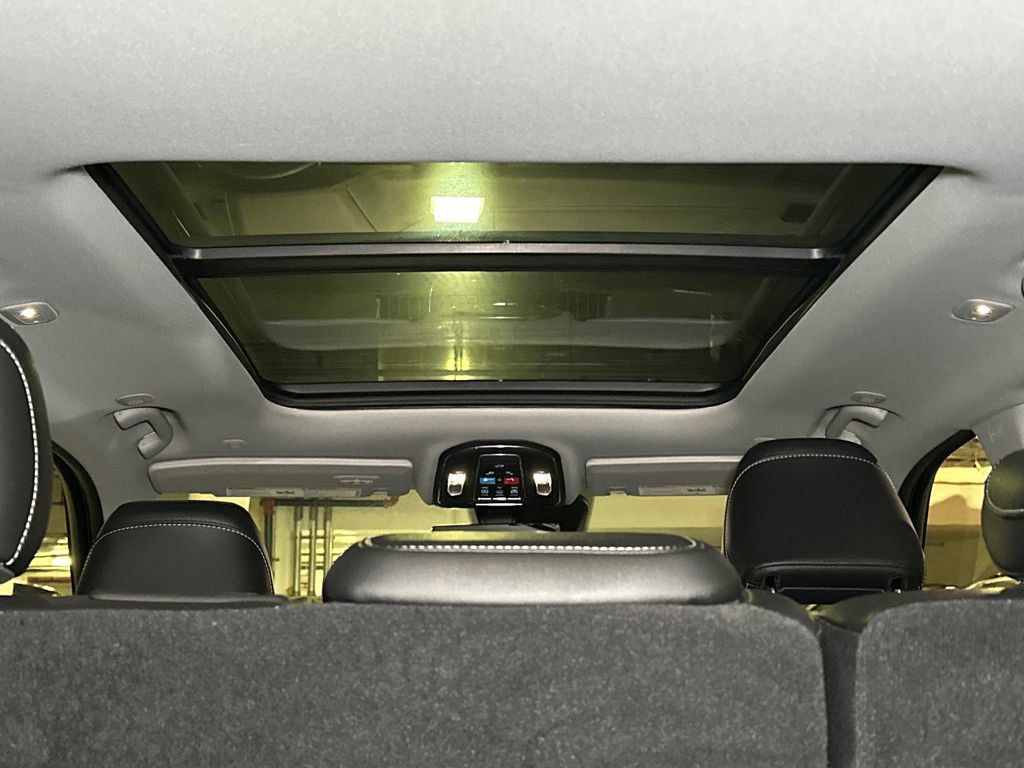 Used 2022 Jeep Grand Cherokee Limited 4xe w/ Luxury Tech Group II image 7