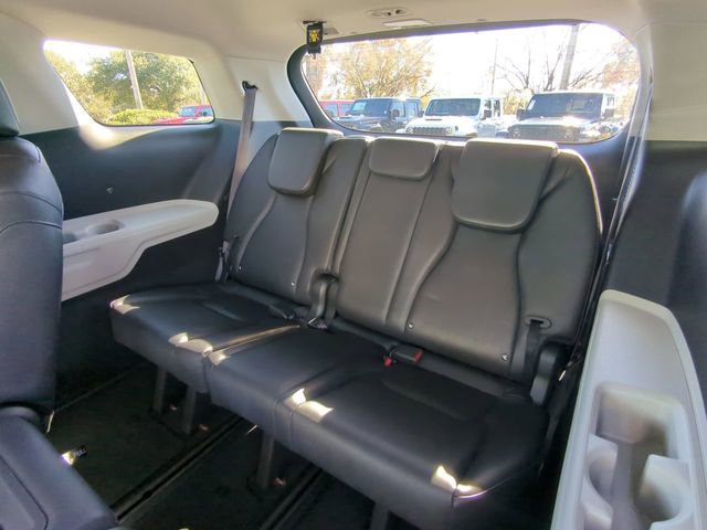 Used 2024 Kia Carnival LX image 15