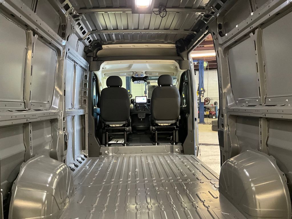 New 2025 RAM ProMaster 1500 w/ Quick Order Package 22G SLT image 3