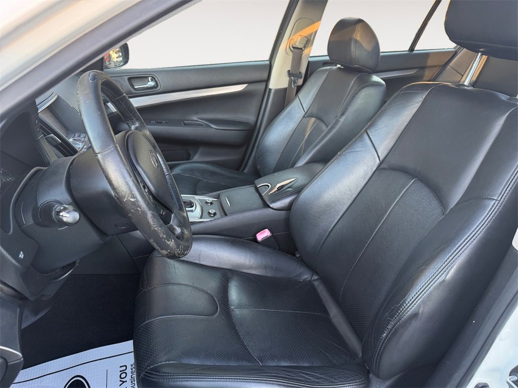 Used 2015 INFINITI Q40 w/ Moonroof Package image 9