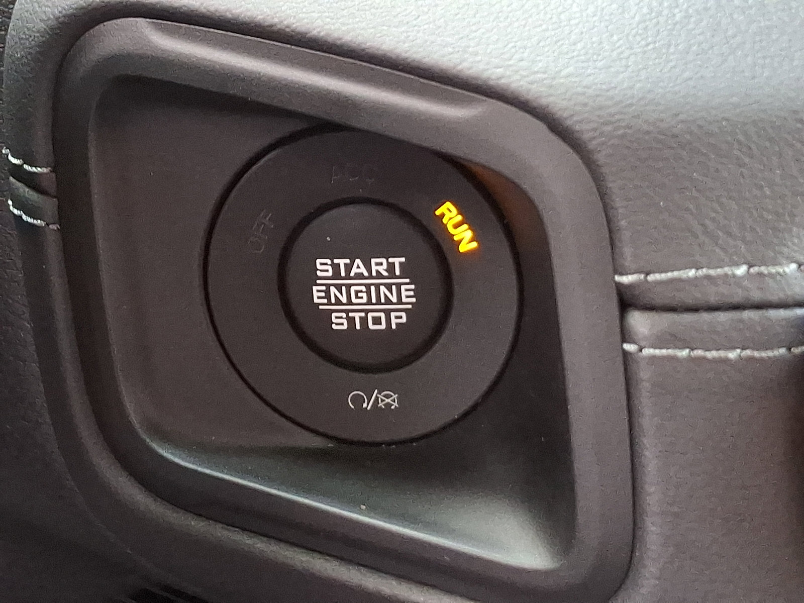 Used 2025 Jeep Wrangler Unlimited Sahara AWD/4WD image 23