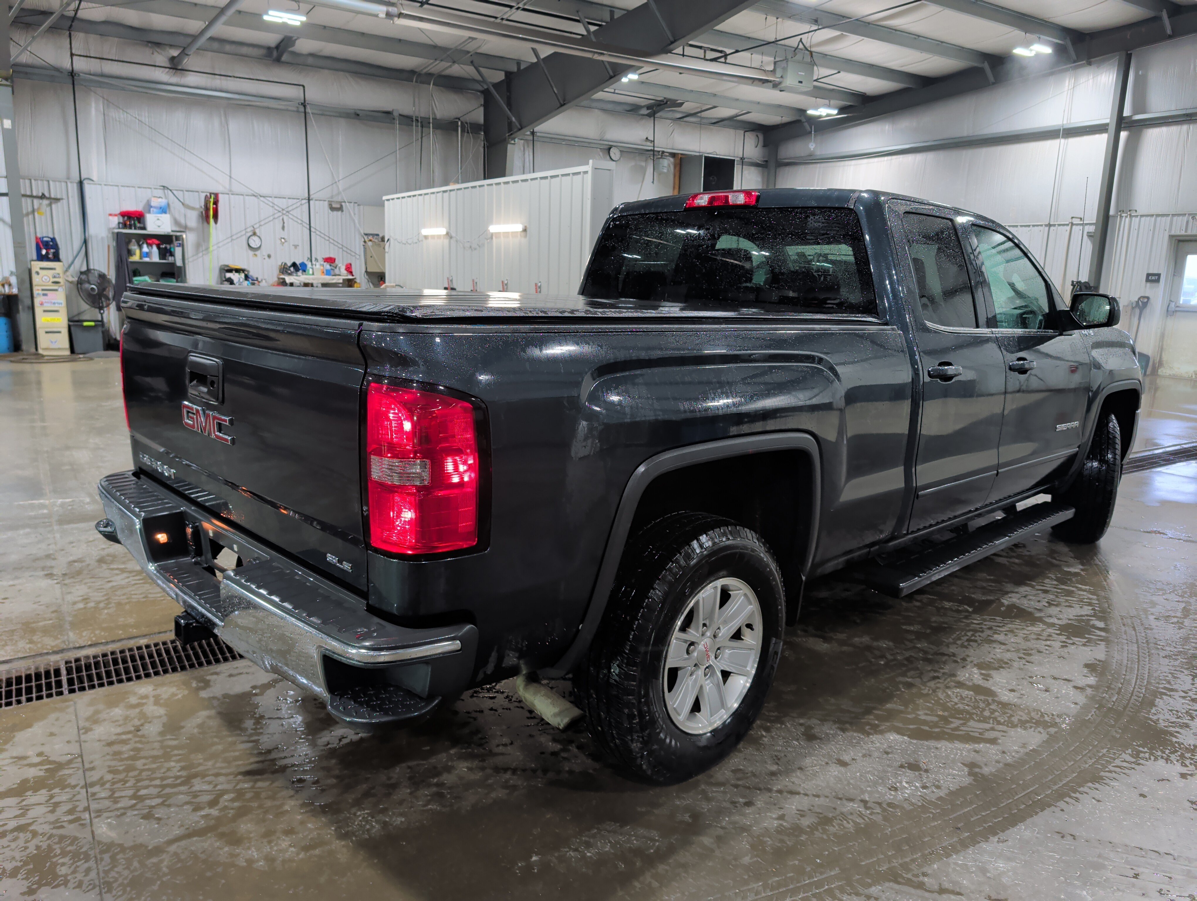 Used 2018 GMC Sierra 1500 SLE w/ SLE Value Package AWD/4WD image 3