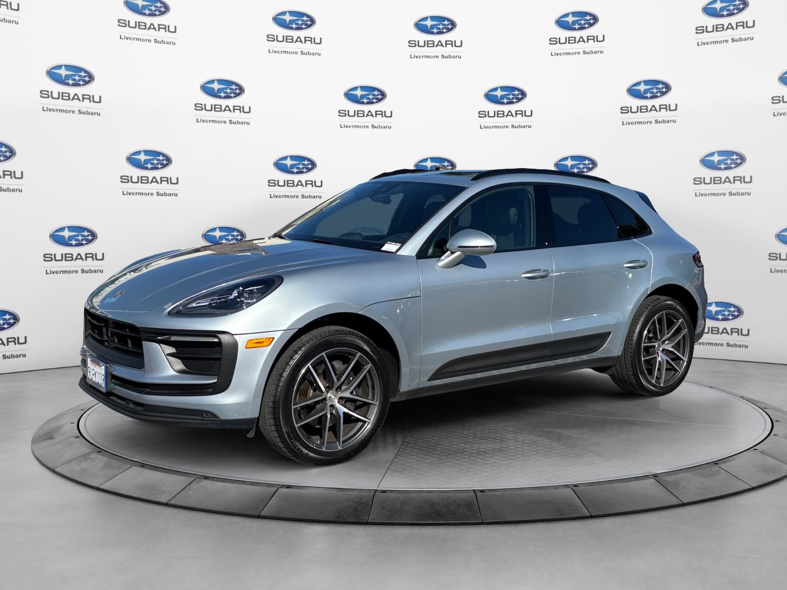Used 2025 Porsche Macan AWD/4WD image 1