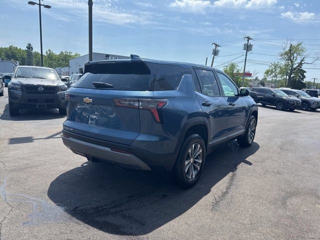 Used 2026 Chevrolet Equinox LT AWD/4WD image 2