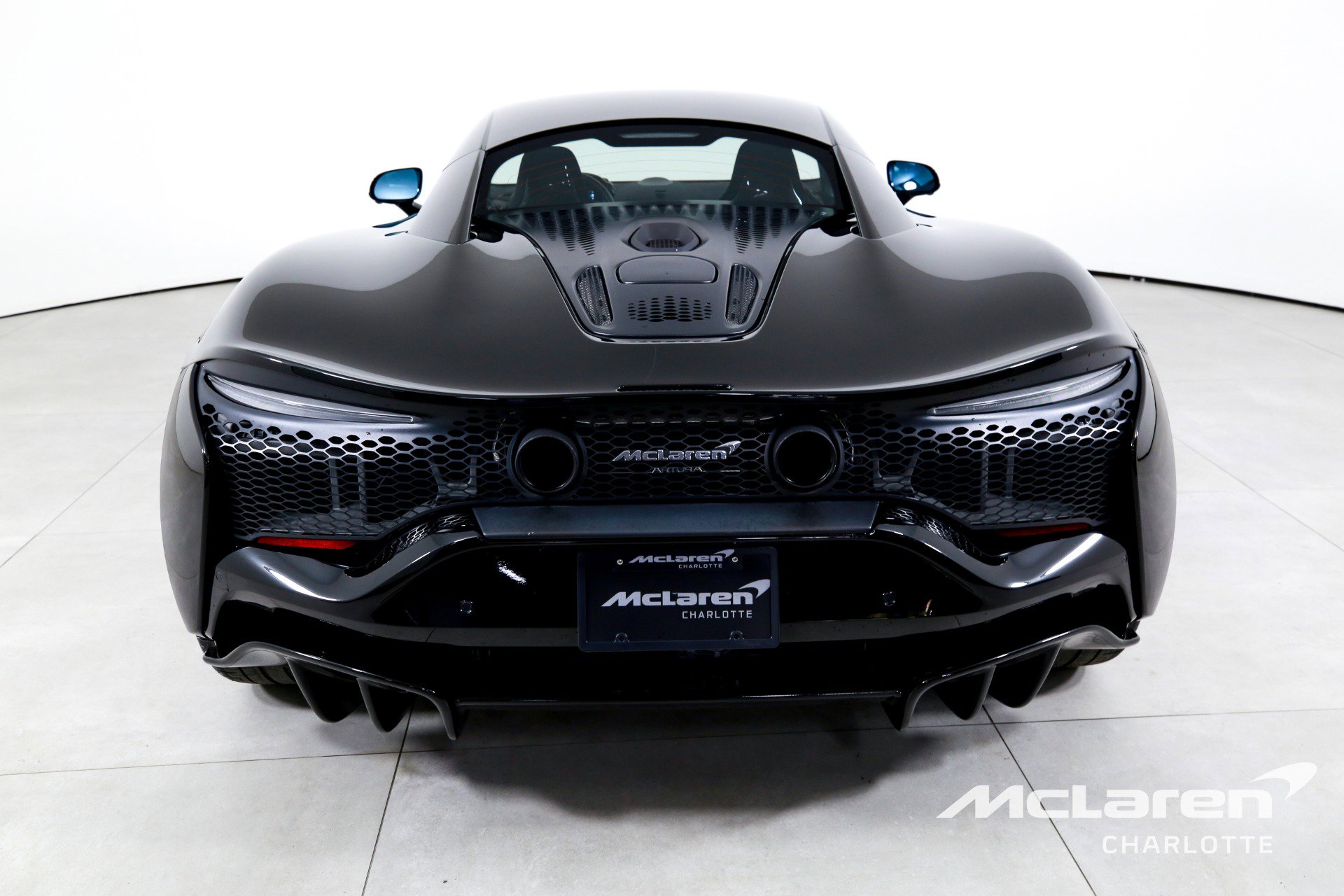 Used 2023 McLaren Artura image 8