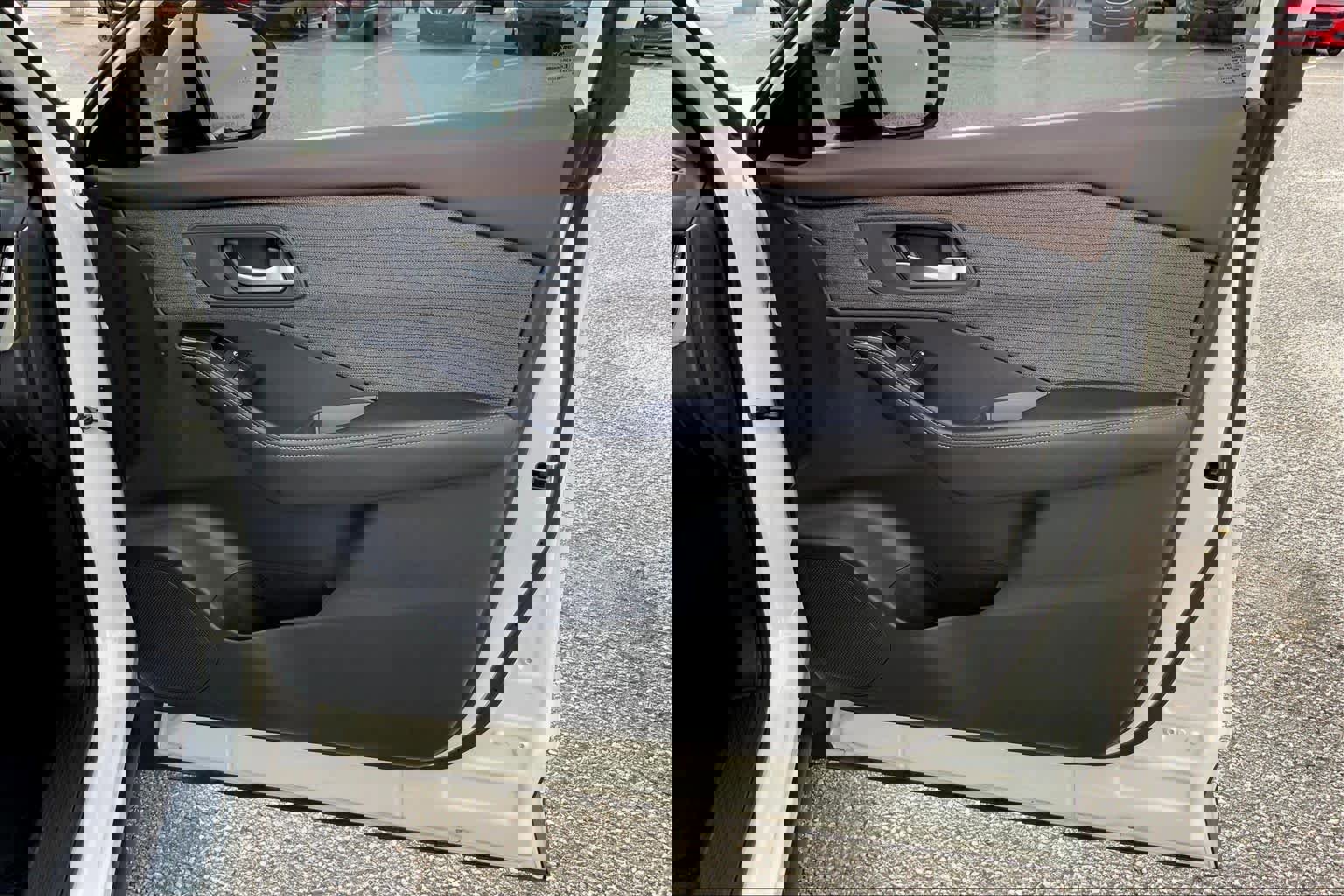 Used 2023 Nissan Rogue SV image 22