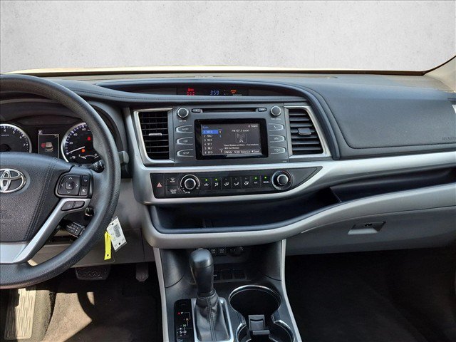 Used 2017 Toyota Highlander LE FWD image 17