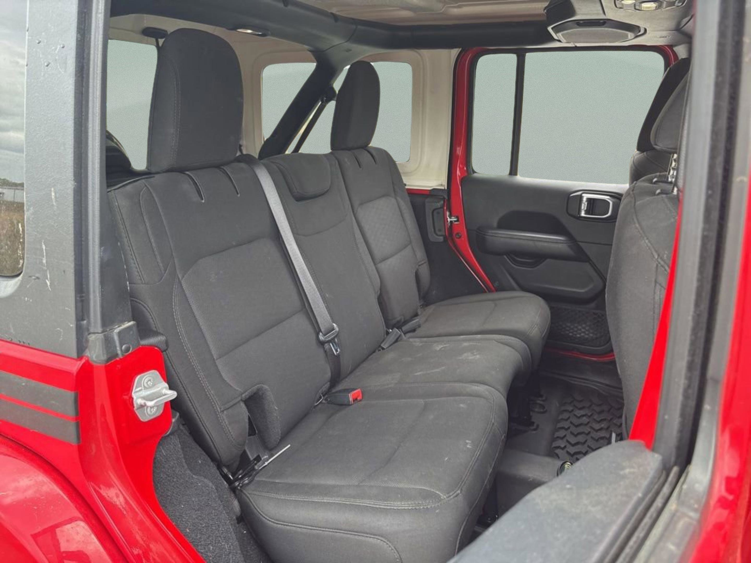 Used 2019 Jeep Wrangler Unlimited Sahara image 30