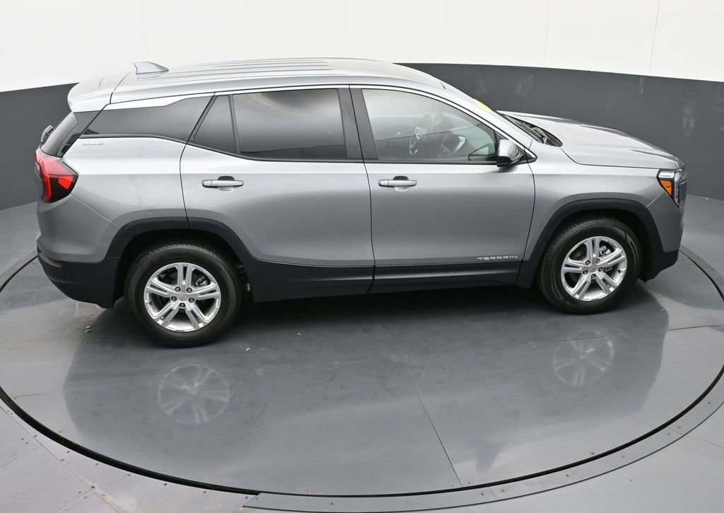 Used 2024 GMC Terrain SLE image 27