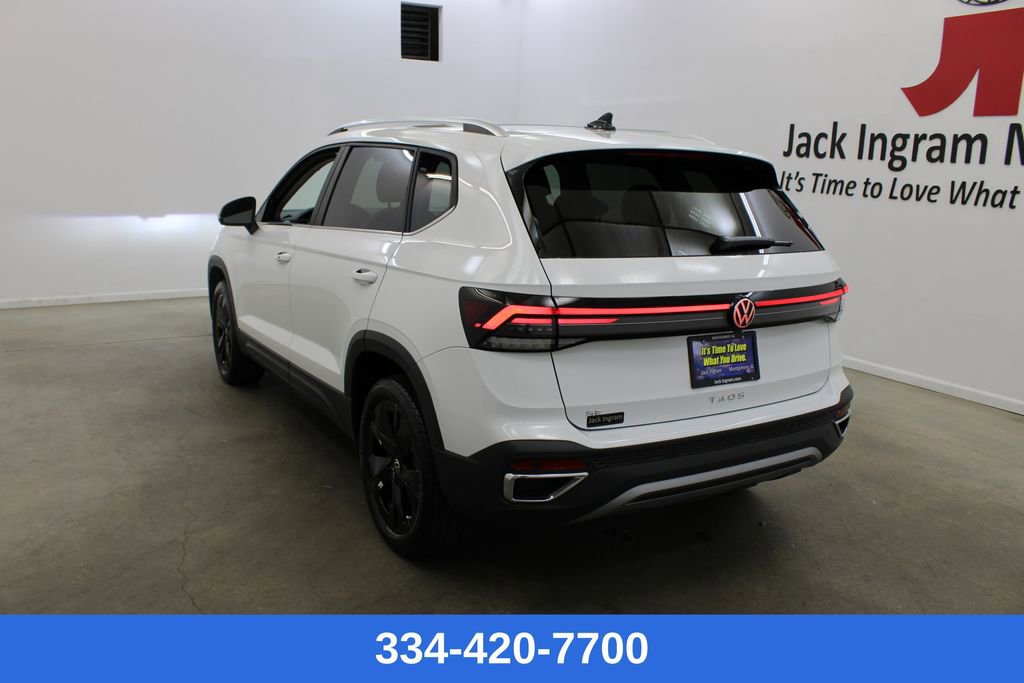 New 2026 Volkswagen Taos SE image 2