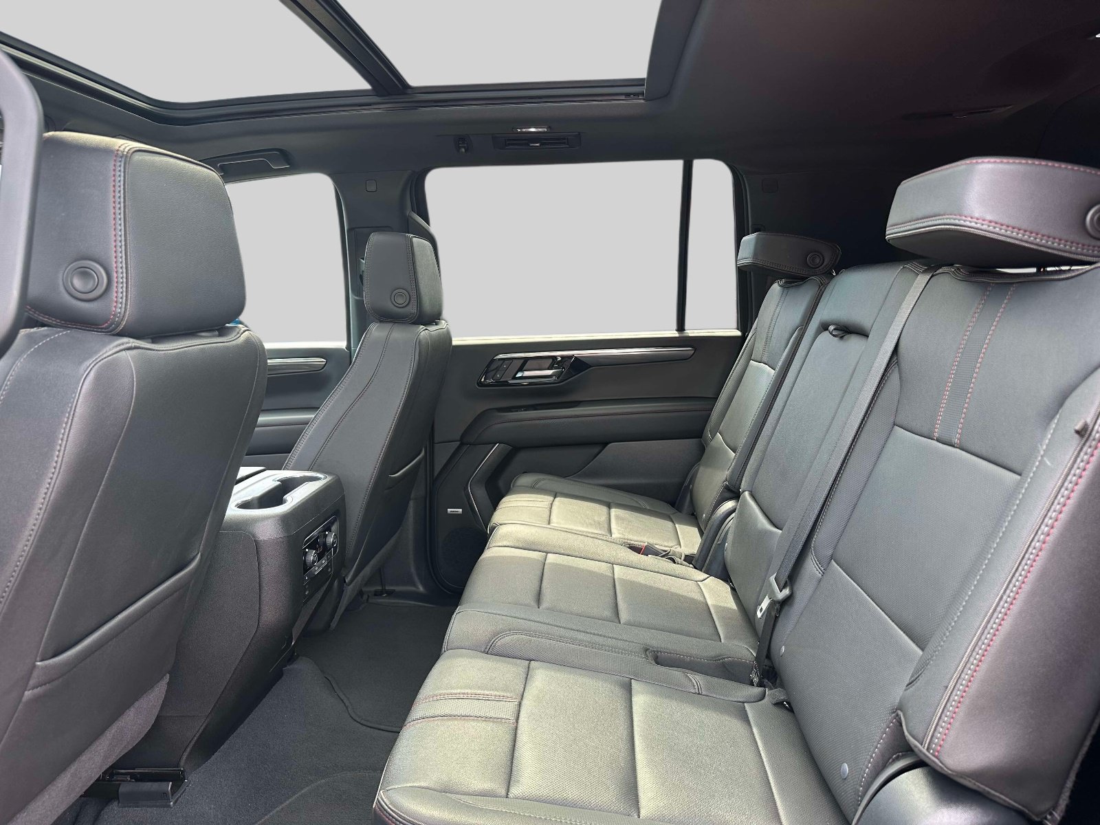 Certified 2025 Chevrolet Suburban RST w/ Comfort Package AWD/4WD image 11